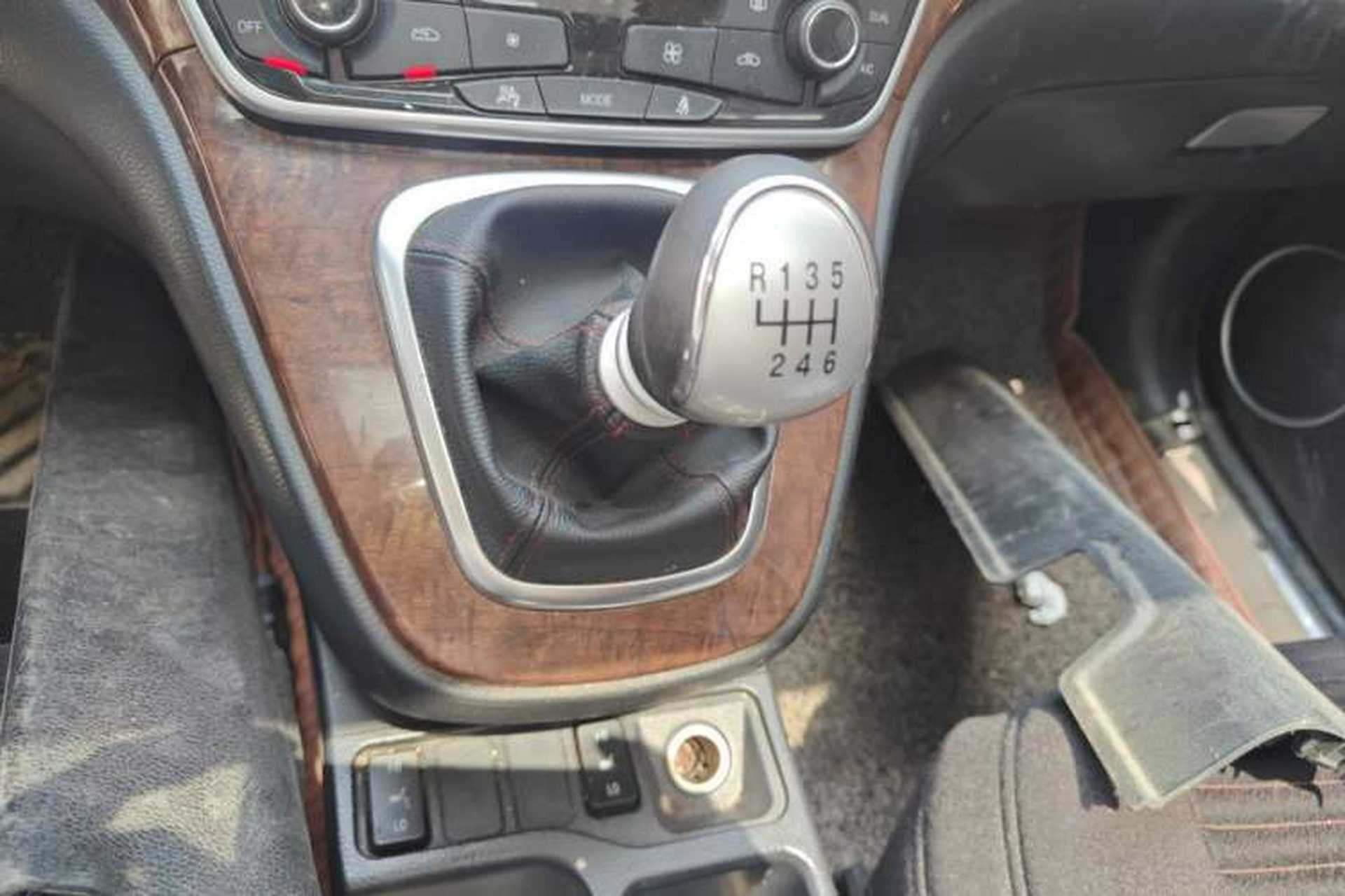 Used Haval H6 2017 Red-Label Sport Edition 1.5T Manual Two-Wheel Drive Elite Model Gear Lever
