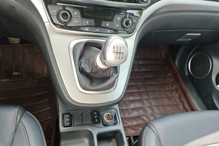 Used Haval H6 2017 Blue Label Sport Edition 1.5T Manual Two-Wheel Drive Elite Model Gear Lever