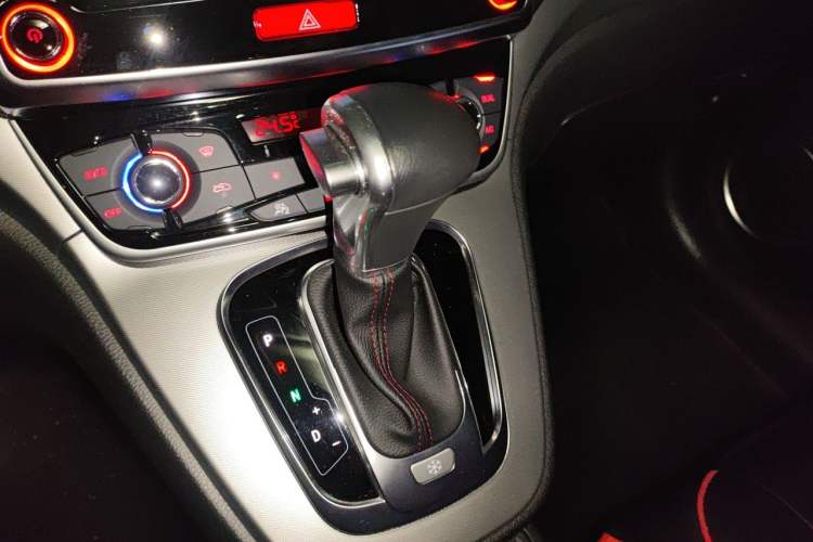 Used Haval H6 2017 Red-Label Sport Edition 1.5T Automatic Two-Wheel Drive Luxury Model Gear Lever