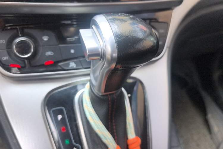 Used Haval H6 2017 Revised Blue-Label Sport Version 1.5T Automatic Two-Wheel Drive Luxury Trim Gear Lever