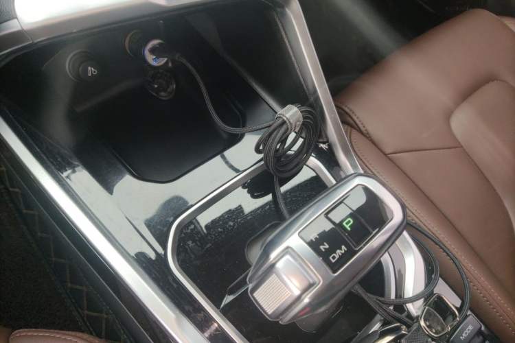 Used Haval H6 2017 Red Label 2.0T Automatic Two-Wheel Drive ZhiShang Model Gear Lever
