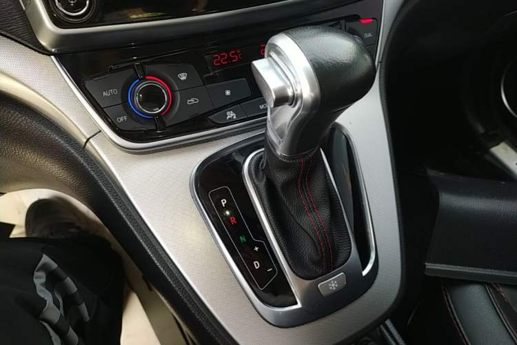 Used Haval H6 2017 Blue Label Sport Edition 1.5T Automatic Two-Wheel Drive Luxury Model Gear Lever