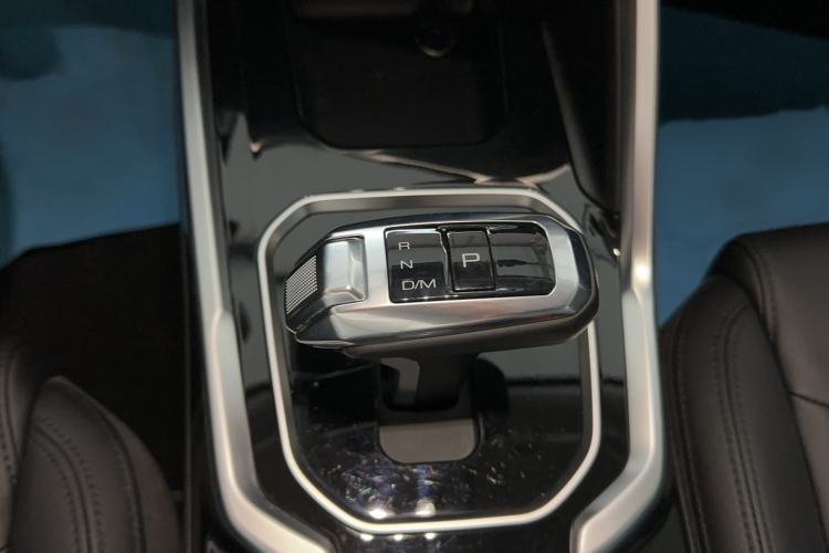 Used Haval H6 2017 Red Label 2.0T Automatic Two-Wheel Drive ZhiShang Model Gear Lever