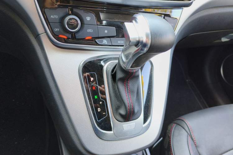 Used Haval H6 2017 Red-Label Sport Edition 1.5T Automatic Two-Wheel Drive Luxury Model Gear Lever