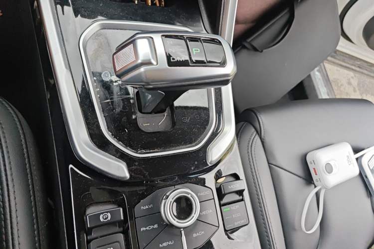 Used Haval H6 2017 Red Label 2.0T Automatic Two-Wheel Drive ZhiShang Model Gear Lever