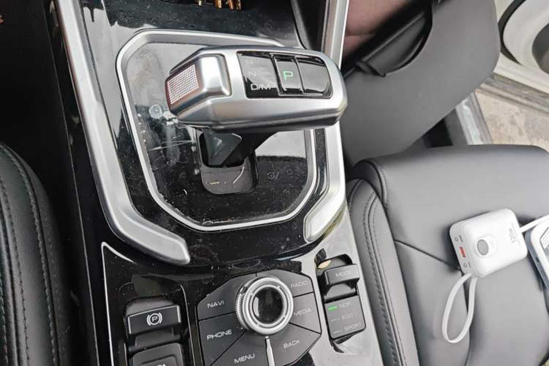 Used Haval H6 2017 Red Label 2.0T Automatic Two-Wheel Drive ZhiShang Model Gear Lever