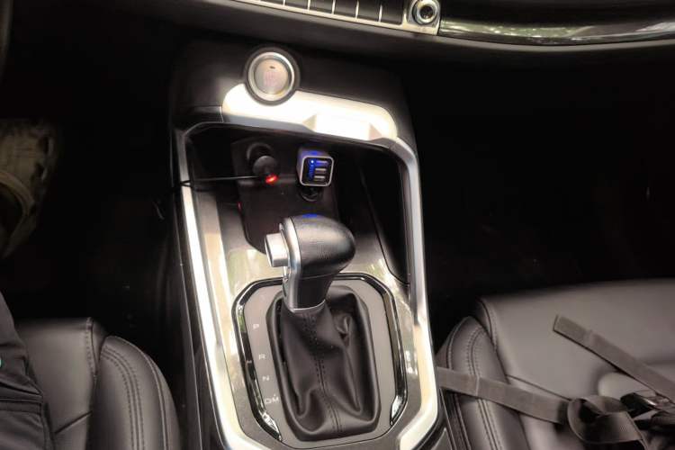 Used Haval H6 2017 Blue Label 1.5T Automatic Two-Wheel Drive Luxury Model Gear Lever
