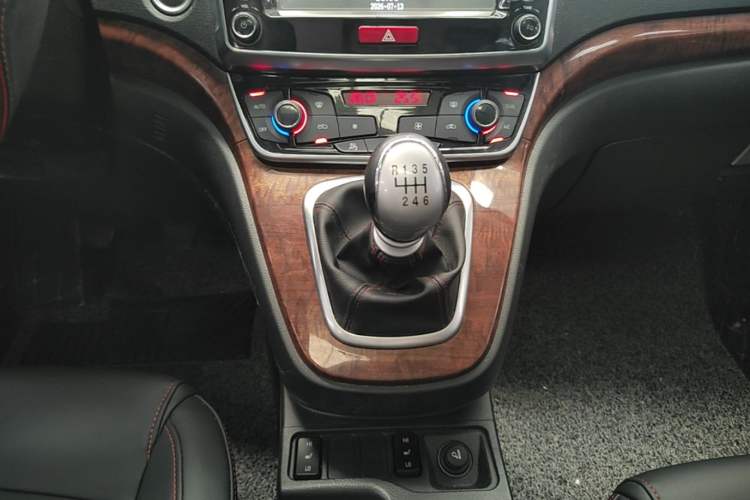 Used Haval H6 2017 Red-Label Sport Edition 1.5T Manual Two-Wheel Drive Elite Model Gear Lever