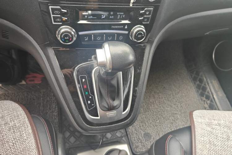Used Haval H6 2017 Classic Edition 1.5T Automatic Two-Wheel Drive Urban Model Gear Lever