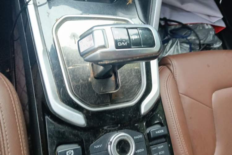 Used Haval H6 2017 Red Label 2.0T Automatic Two-Wheel Drive ZhiShang Model Gear Lever