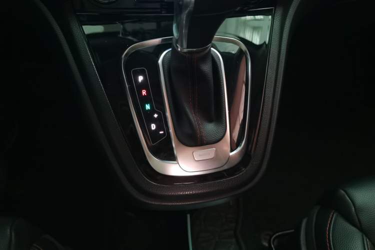 Used Haval H6 2017 Classic Edition 1.5T Automatic Two-Wheel Drive Elite Model Gear Lever