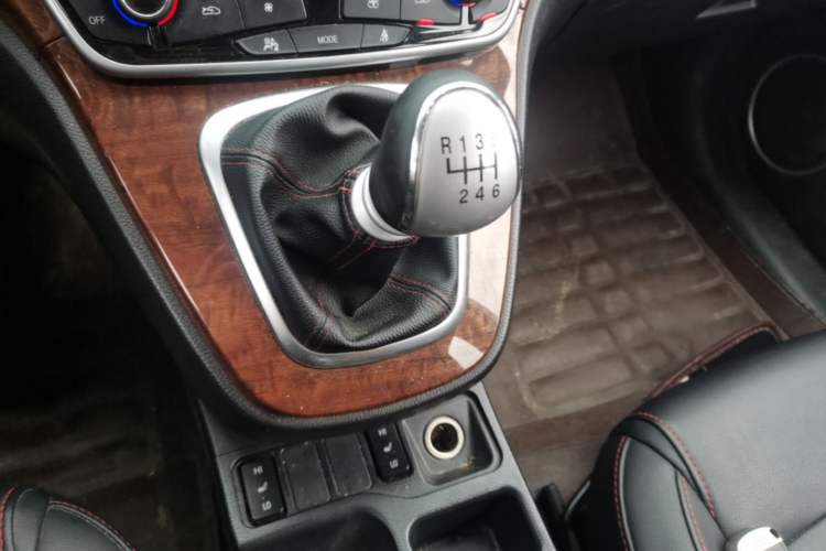 Used Haval H6 2017 Red-Label Sport Edition 1.5T Manual Two-Wheel Drive Elite Model Gear Lever