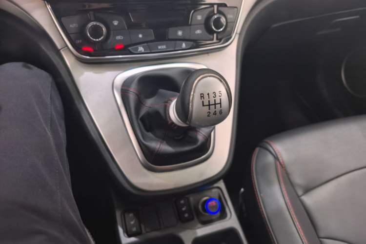 Used Haval H6 2017 Blue Label Sport Edition 1.5T Manual Two-Wheel Drive Elite Model Gear Lever