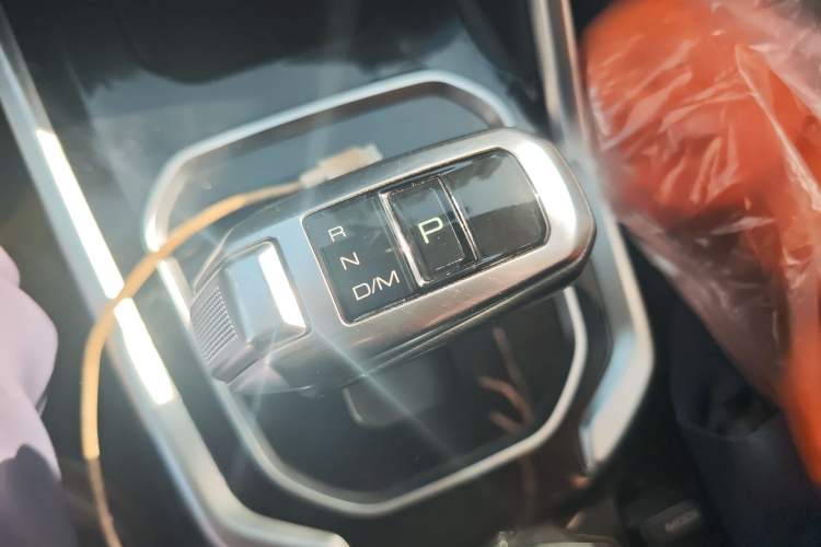 Used Haval H6 2017 Red Label 2.0T Automatic Two-Wheel Drive ZhiShang Model Gear Lever