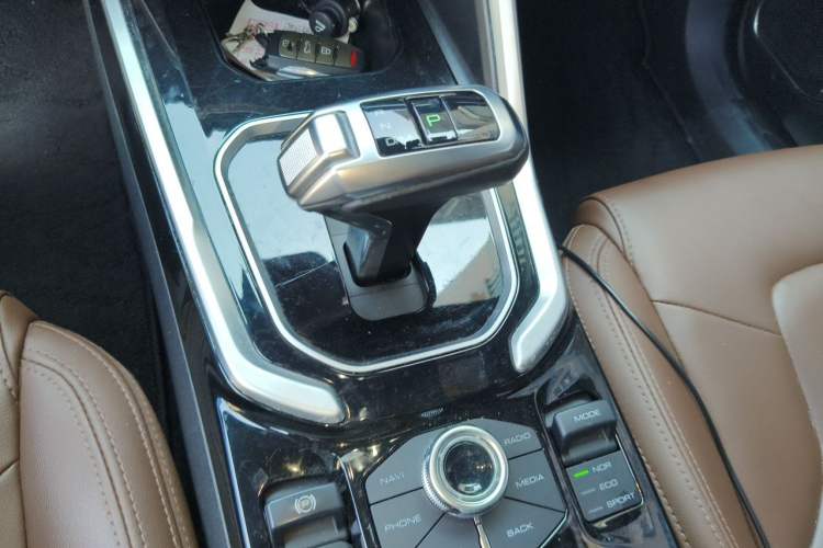 Used Haval H6 2017 Blue Label 2.0T Automatic Two-Wheel Drive Leading Model Gear Lever