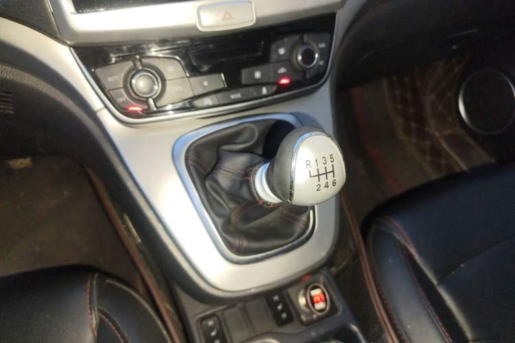 Used Haval H6 2017 Blue Label Sport Edition 1.5T Manual Two-Wheel Drive Elite Model Gear Lever