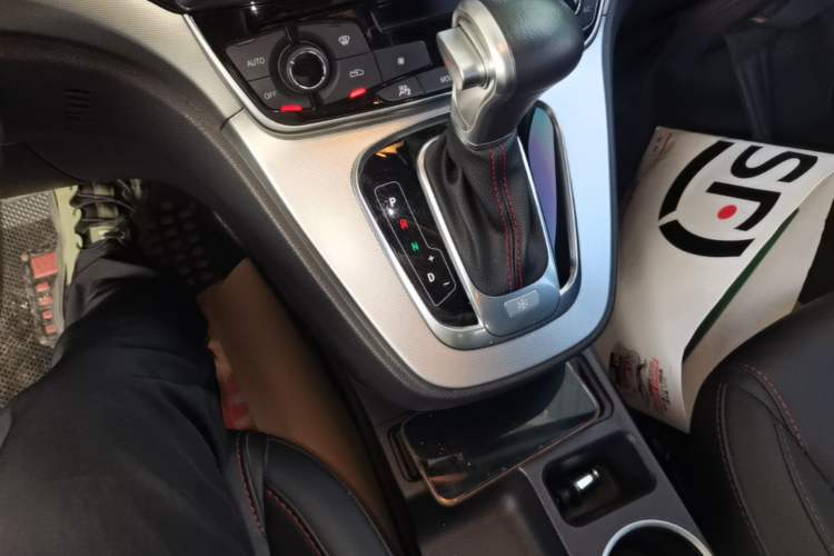 Used Haval H6 2017 Red-Label Sport Edition 1.5T Automatic Two-Wheel Drive Luxury Model Gear Lever