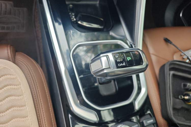 Used Haval H6 2017 Red Label 2.0T Automatic Two-Wheel Drive ZhiShang Model Gear Lever