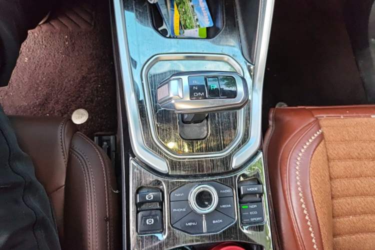 Used Haval H6 2017 Red Label 2.0T Automatic Two-Wheel Drive ZhiShang Model Gear Lever