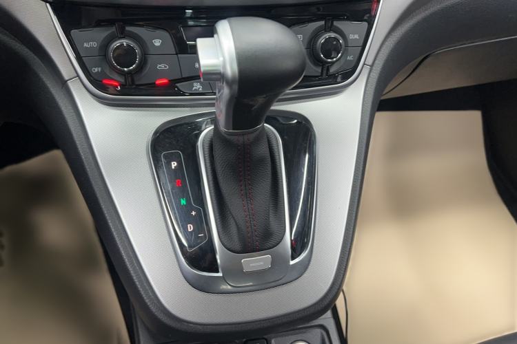 Used Haval H6 2017 Revised Blue-Label Sport Version 1.5T Automatic Two-Wheel Drive Luxury Trim Gear Lever