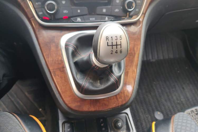 Used Haval H6 2017 Red-Label Sport Edition 1.5T Manual Two-Wheel Drive Elite Model Gear Lever