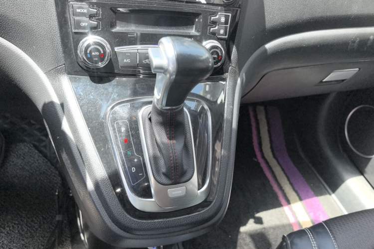 Used Haval H6 2017 Classic Edition 1.5T Automatic Two-Wheel Drive Elite Model Gear Lever