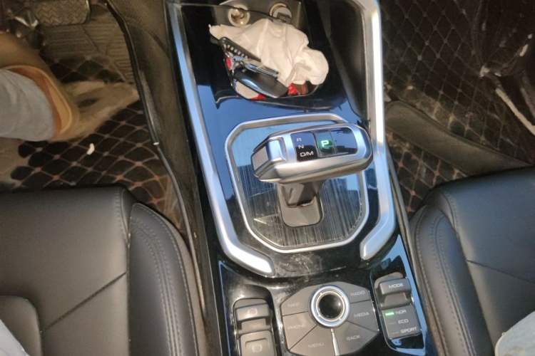 Used Haval H6 2017 Red Label 2.0T Automatic Two-Wheel Drive ZhiShang Model Gear Lever
