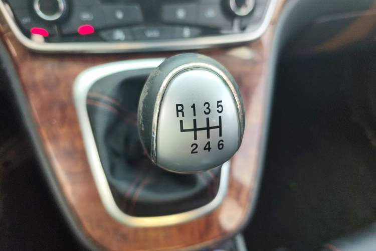 Used Haval H6 2017 Red-Label Sport Edition 1.5T Manual Two-Wheel Drive Elite Model Gear Lever