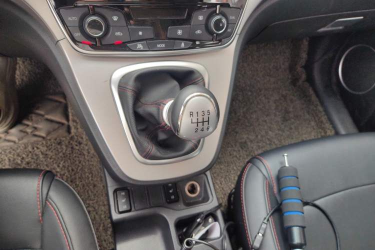 Used Haval H6 2017 Blue Label Sport Edition 1.5T Manual Two-Wheel Drive Elite Model Gear Lever