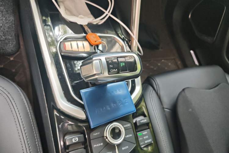 Used Haval H6 2017 Red Label 2.0T Automatic Two-Wheel Drive ZhiShang Model Gear Lever