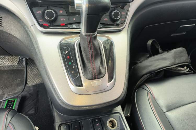 Used Haval H6 2017 Blue Label Sport Edition 1.5T Automatic Two-Wheel Drive Luxury Model Gear Lever