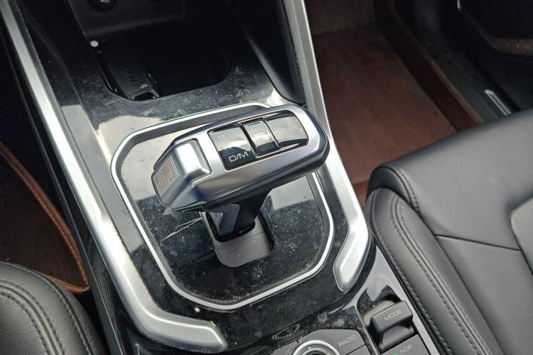 Used Haval H6 2017 Red Label 2.0T Automatic Two-Wheel Drive ZhiShang Model Gear Lever