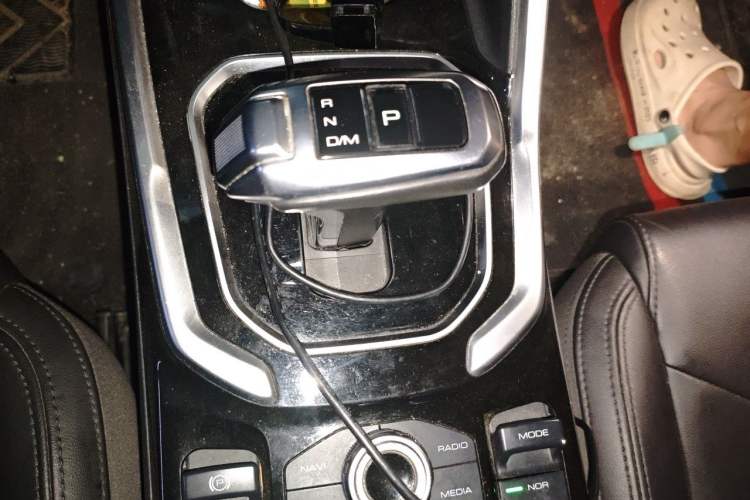 Used Haval H6 2017 Red-Label 1.3T Automatic Two-Wheel Drive ZhiShang Model Gear Lever