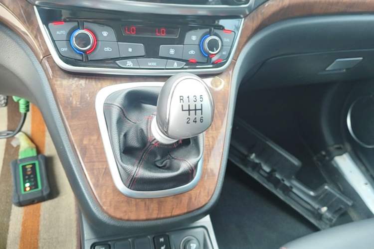 Used Haval H6 2017 Red-Label Sport Edition 1.5T Manual Two-Wheel Drive Elite Model Gear Lever