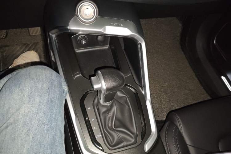 Used Haval H6 2017 Blue Label 1.5T Automatic Two-Wheel Drive ZhiShang Model Gear Lever