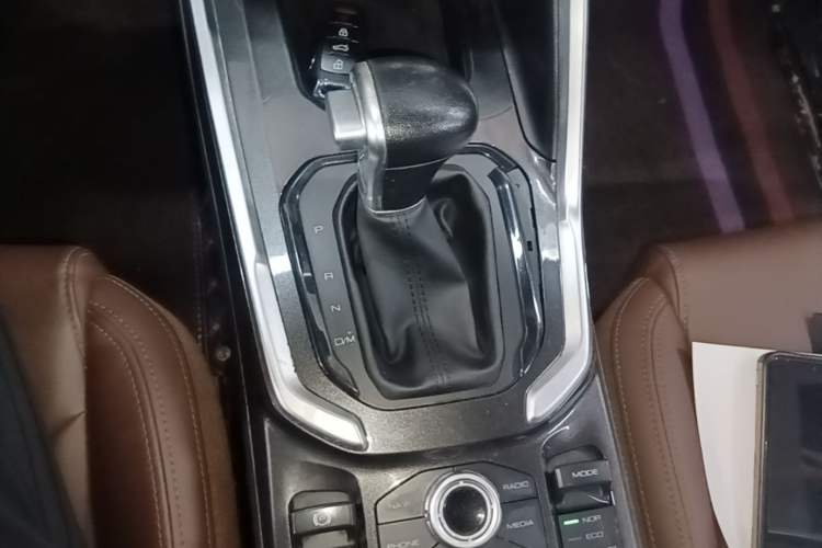 Used Haval H6 2017 Red-Label 1.5T Automatic Two-Wheel Drive Smart Edition Gear Lever