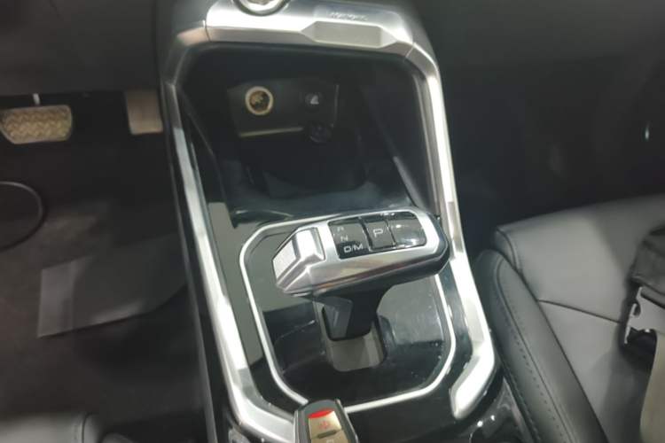 Used Haval H6 2017 Red Label 2.0T Automatic Two-Wheel Drive ZhiShang Model Gear Lever