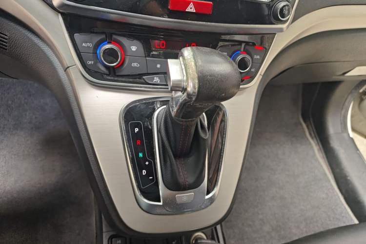 Used Haval H6 2017 Red-Label Sport Edition 1.5T Automatic Two-Wheel Drive Luxury Model Gear Lever