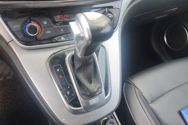 Used Haval H6 2017 Red-Label Sport Edition 1.5T Automatic Two-Wheel Drive Luxury Model Gear Lever