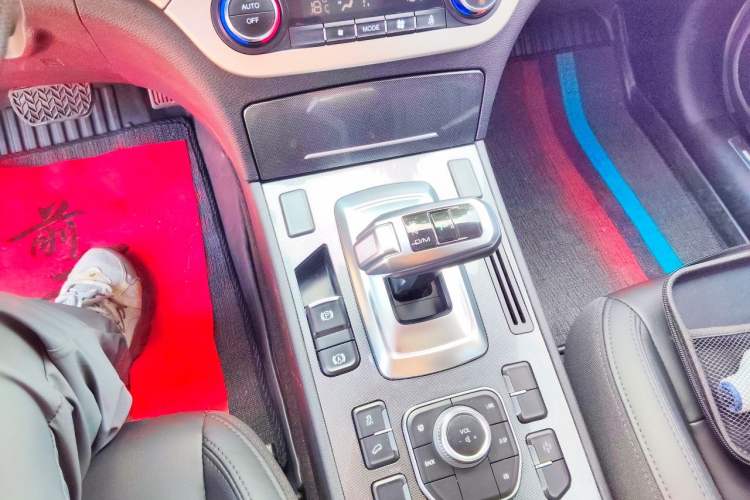 Used Haval H6 2017 Red Label 2.0T Automatic Two-Wheel Drive ZhiShang Model Gear Lever