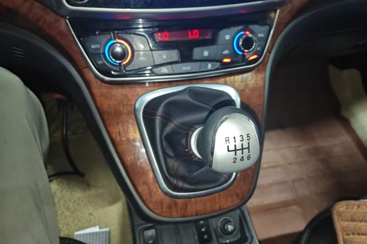 Used Haval H6 2017 Red-Label Sport Edition 1.5T Manual Two-Wheel Drive Elite Model Gear Lever