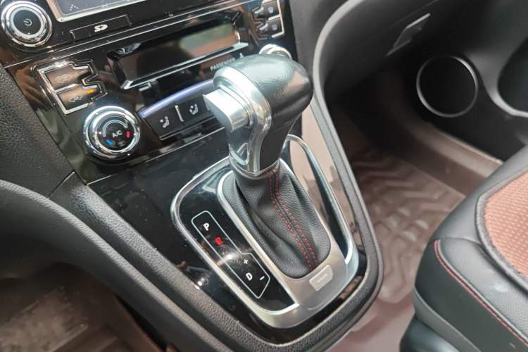 Used Haval H6 2017 Classic Edition 1.5T Automatic Two-Wheel Drive Urban Model Gear Lever