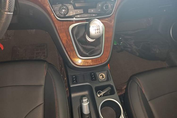 Used Haval H6 2017 Red-Label Sport Edition 1.5T Manual Two-Wheel Drive Elite Model Gear Lever