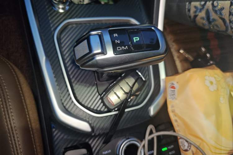Used Haval H6 2017 Red Label 2.0T Automatic Two-Wheel Drive ZhiShang Model Gear Lever