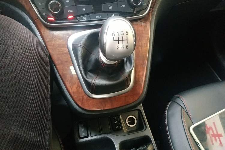 Used Haval H6 2017 Red-Label Sport Edition 1.5T Manual Two-Wheel Drive Elite Model Gear Lever
