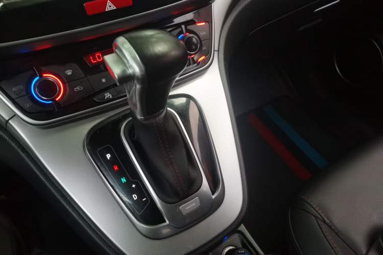 Used Haval H6 2017 Revised Blue-Label Sport Version 1.5T Automatic Two-Wheel Drive Luxury Trim Gear Lever