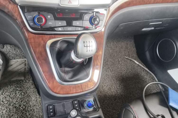 Used Haval H6 2017 Red-Label Sport Edition 1.5T Manual Two-Wheel Drive Elite Model Gear Lever