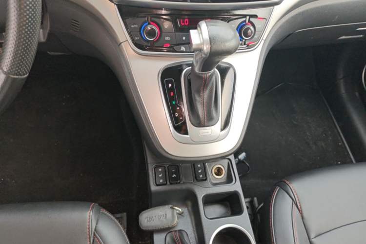 Used Haval H6 2017 Revised Blue-Label Sport Version 1.5T Automatic Two-Wheel Drive Luxury Trim Gear Lever