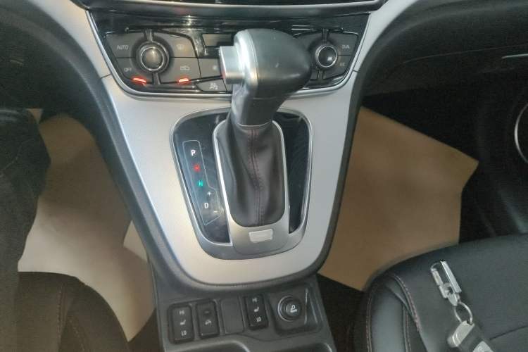 Used Haval H6 2017 Restyled Red-Label Sport Version 1.5T Automatic Two-Wheel Drive Luxury Trim Gear Lever
