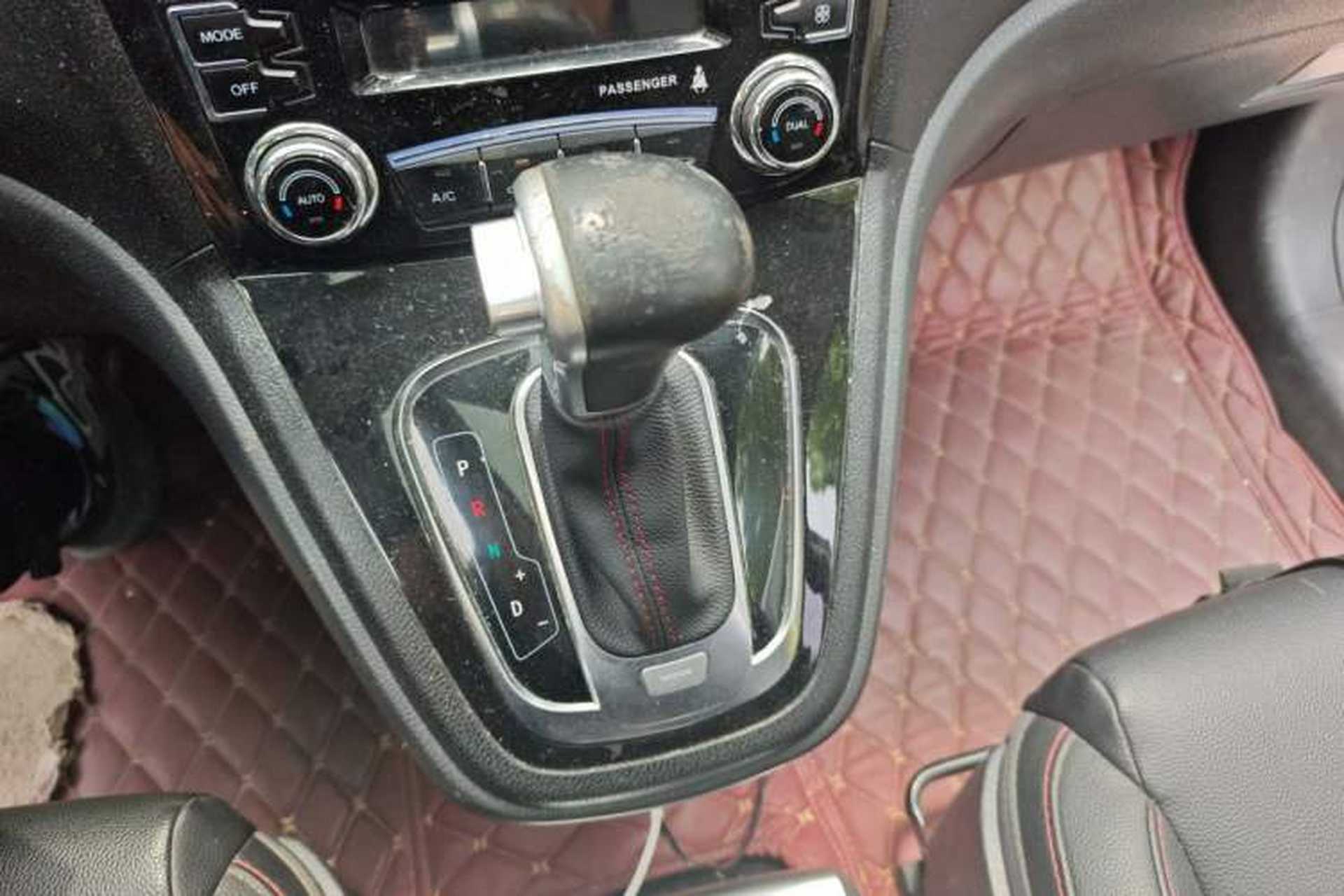 Used Haval H6 2017 Classic Edition 1.5T Automatic Two-Wheel Drive Elite Model Gear Lever